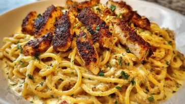 Cajun Chicken Spaghetti in Creamy Garlic Mozzarella Sauce