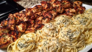Creamy Garlic Butter Chicken & Linguine in Alfredo Sauce