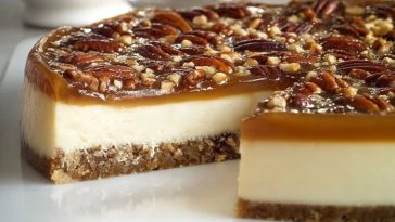 Creamy Pecan Pie Cheesecake