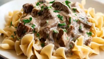 Hearty Slow Cooker Beef Stroganoff
