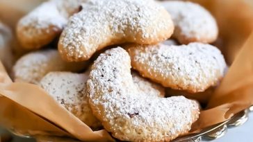Almond Crescent Cookies