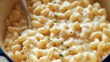 Creamy White Cheddar Mac and Cheese