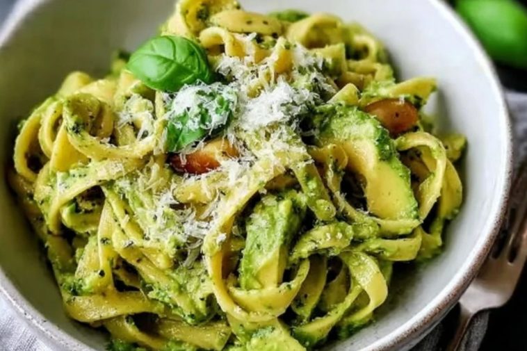 Creamy 15 Minute Avocado Pasta