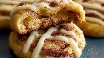 Cinnamon Roll Cheesecake Cookies