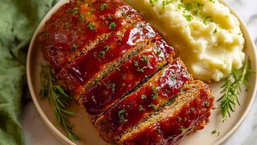 Irresistible Pioneer Woman Meatloaf