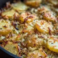 Crispy Garlic Skillet Potatoes